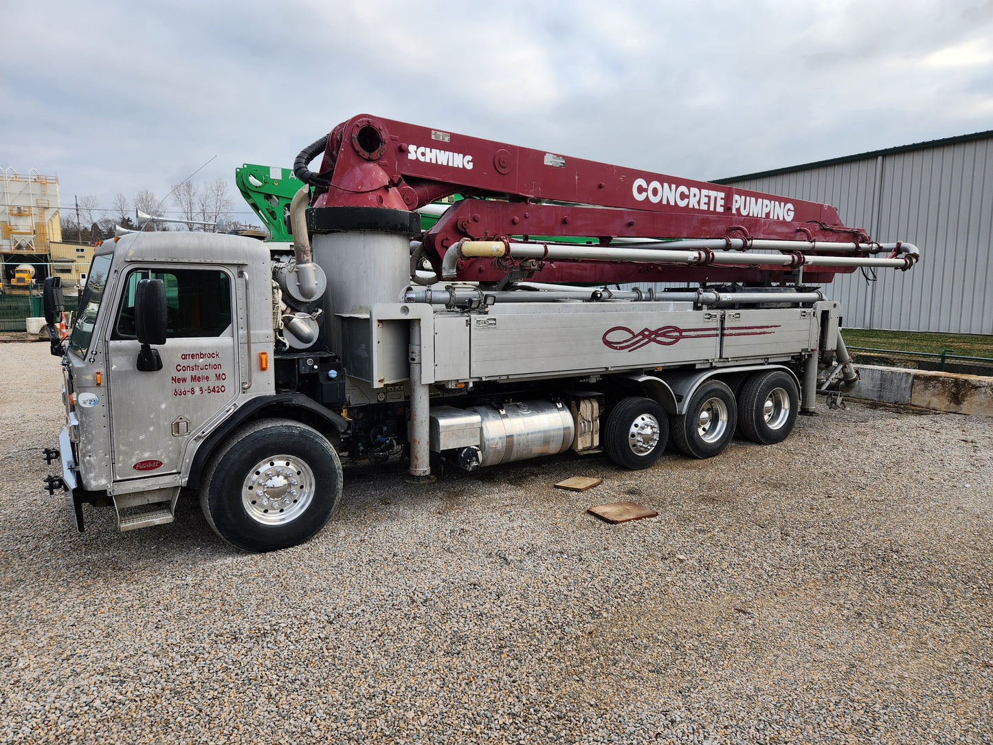 2013 Schwing 39m concrete pump on 2013 Peterbilt 320 truck