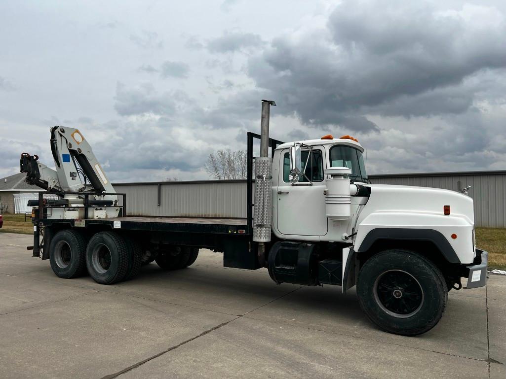 1994 Mack RD690S Truck with PM 524 Knuckle Boom Crane