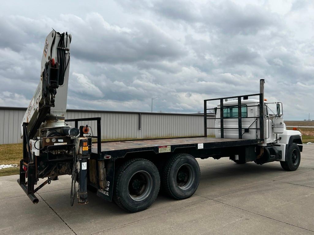 1994 Mack RD690S Truck with PM 524 Knuckle Boom Crane