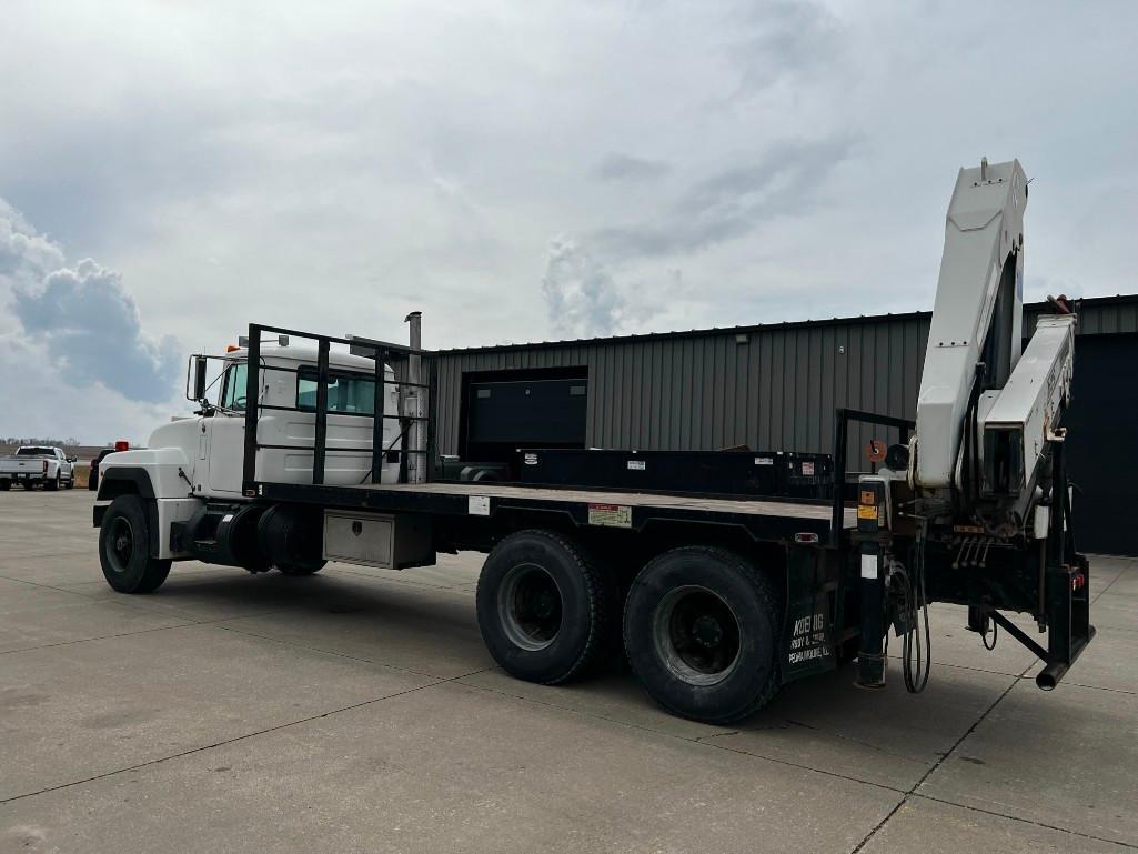 1994 Mack RD690S Truck with PM 524 Knuckle Boom Crane