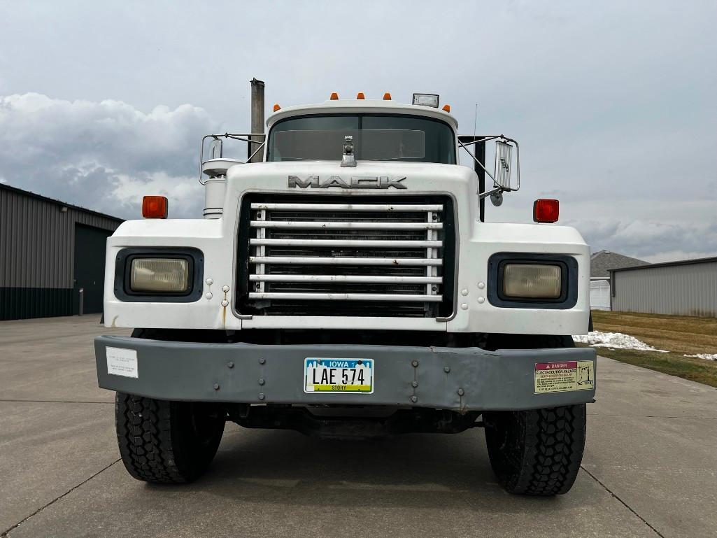 1994 Mack RD690S Truck with PM 524 Knuckle Boom Crane