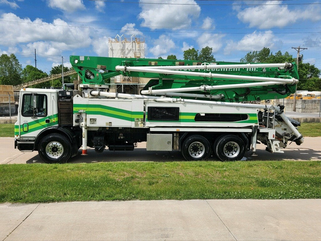 2014 Putzmeister 38m concrete pump
