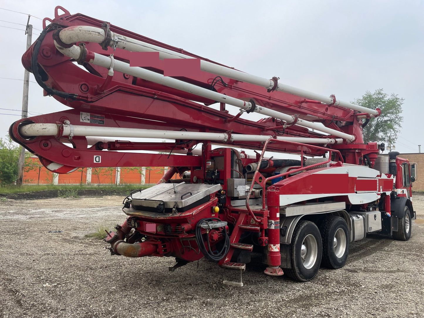 2015 Liebherr 37m concrete pump on 2015 Mack truck