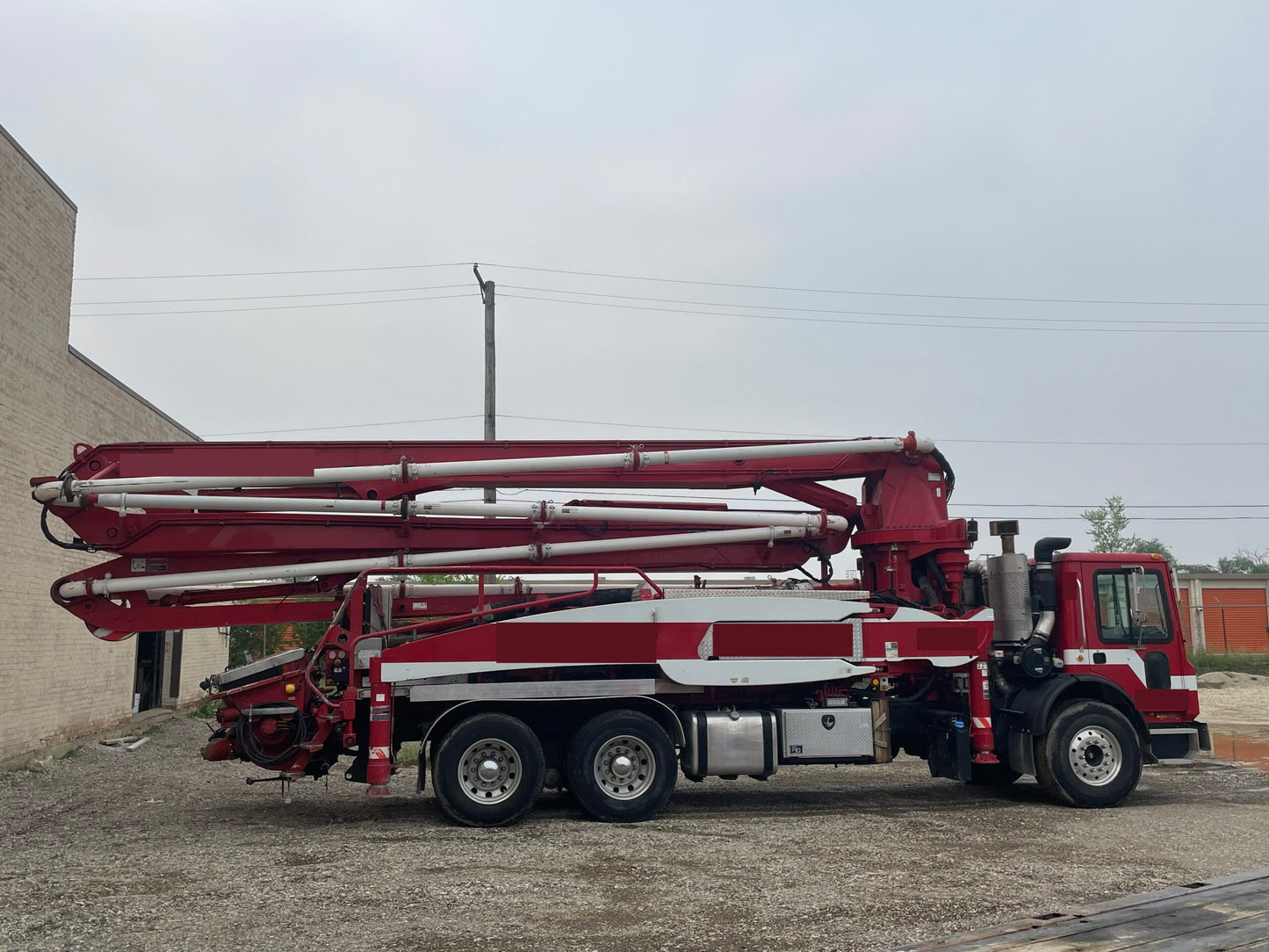 2015 Liebherr 37m concrete pump on 2015 Mack truck