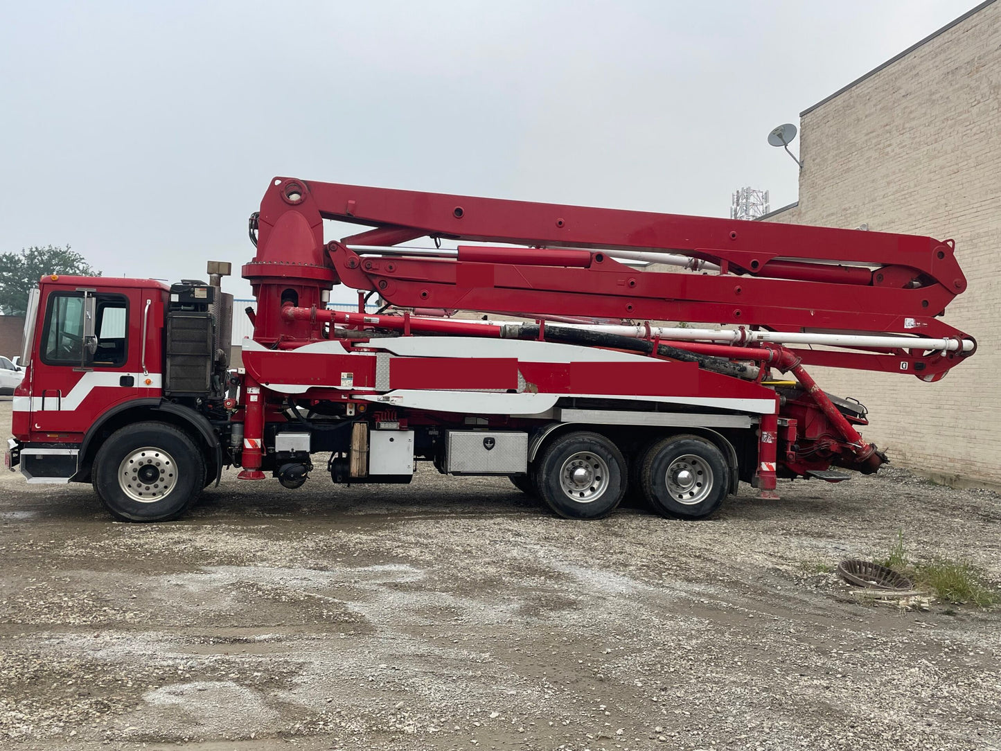 2015 Liebherr 37m concrete pump on 2015 Mack truck