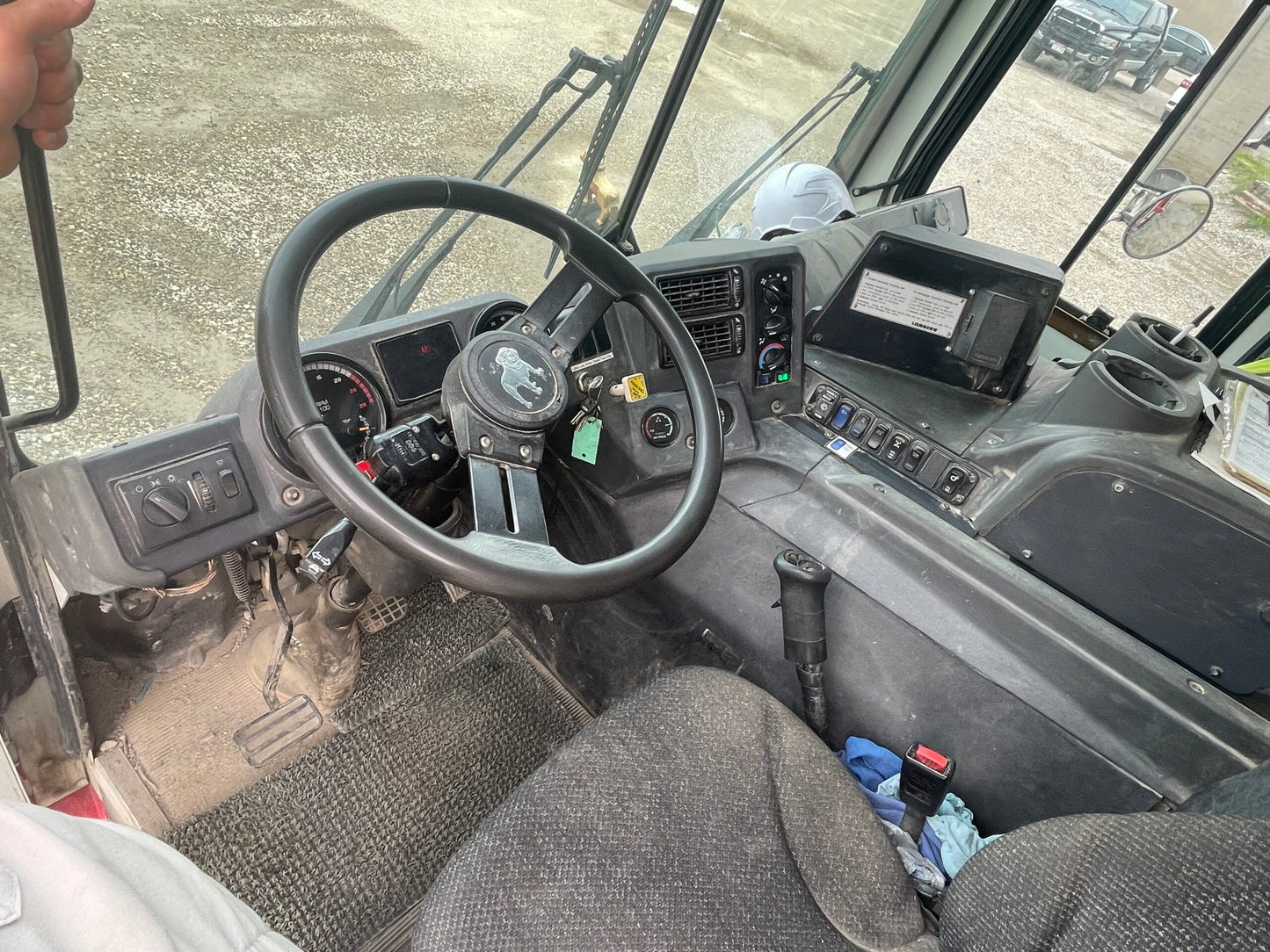 2015 Liebherr 37m concrete pump on 2015 Mack truck