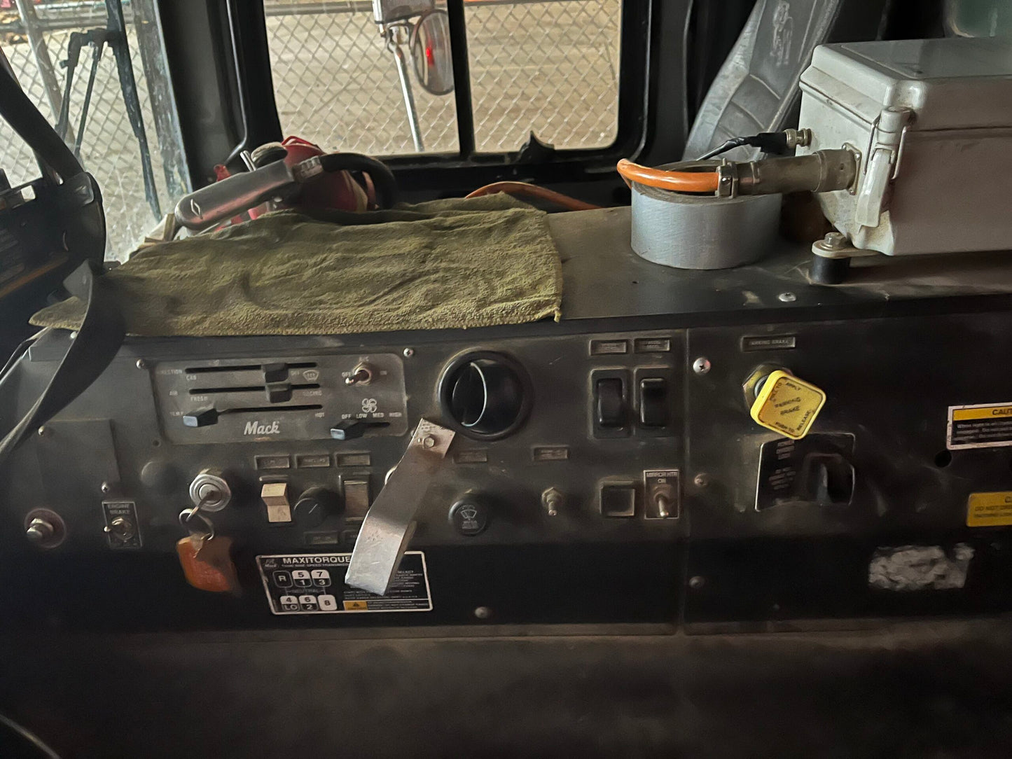 1999 Schwing 47m on 1999 Mack