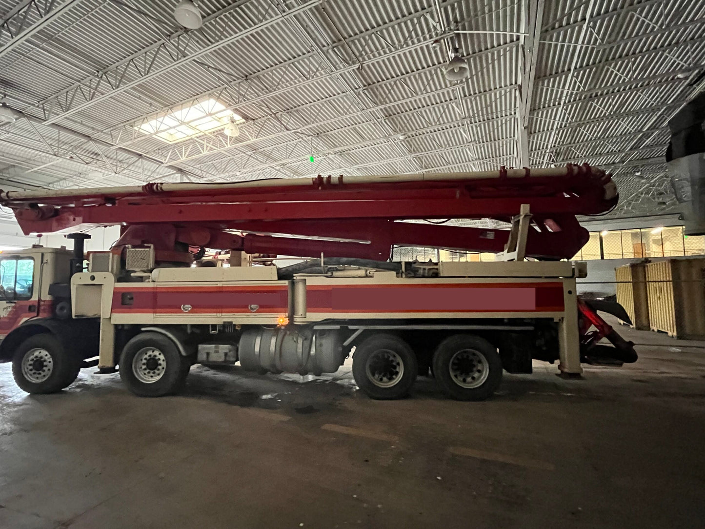 1999 Schwing 47m on 1999 Mack