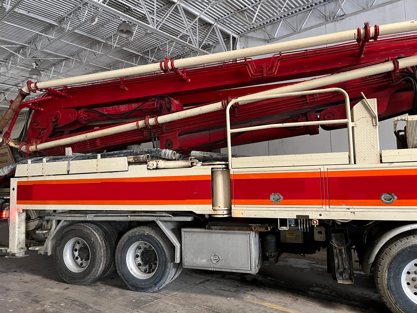 1999 Schwing 47m on 1999 Mack
