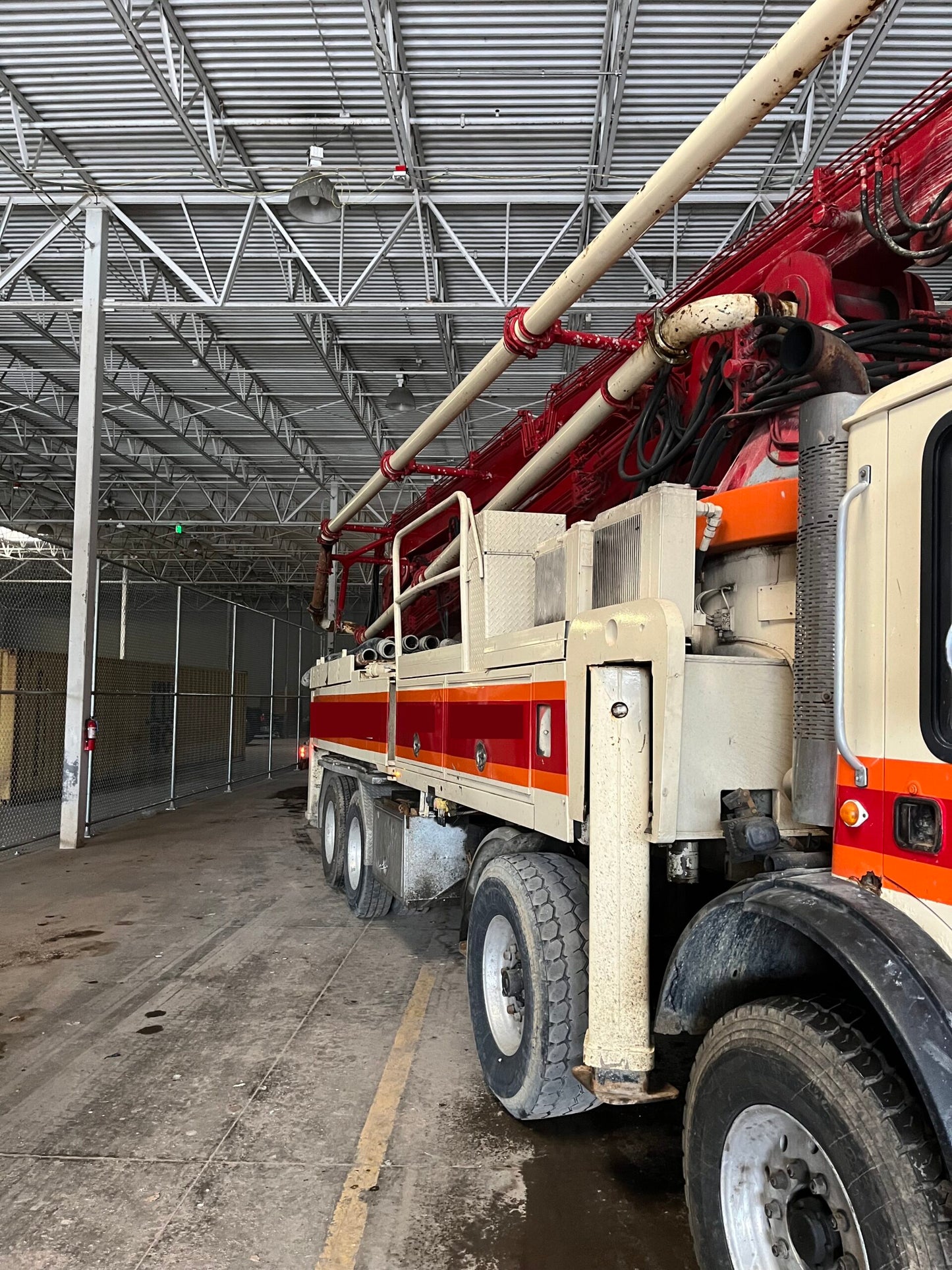 1999 Schwing 47m on 1999 Mack