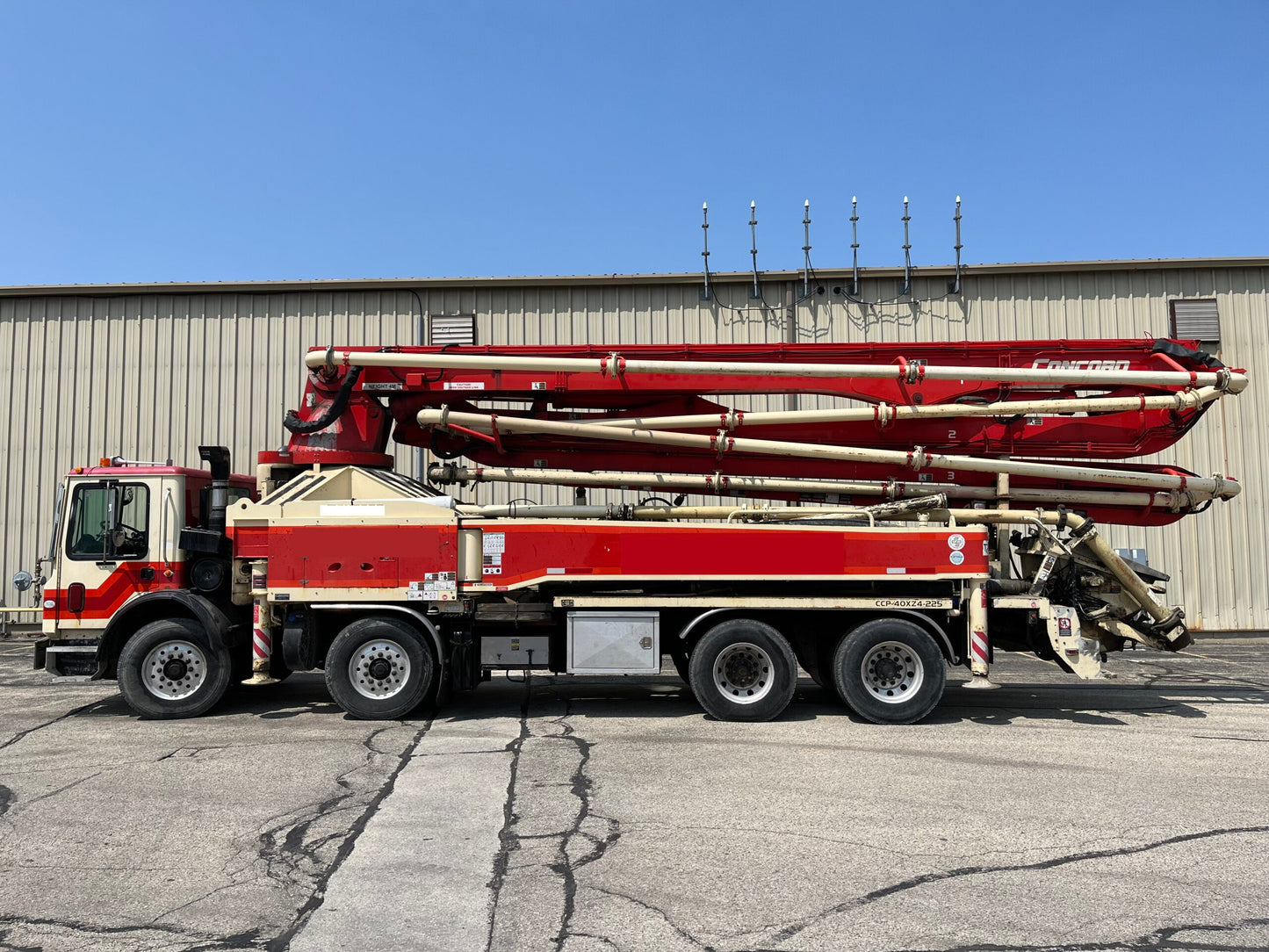 2014 Concord 40m concrete pump on 2001 Mack truck