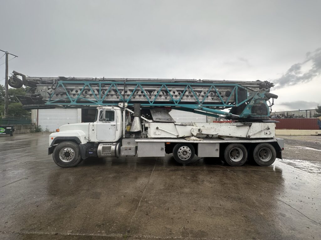 2004 Putzmeister TB-105 Telebelt Conveyor On 2003 Mack Truck