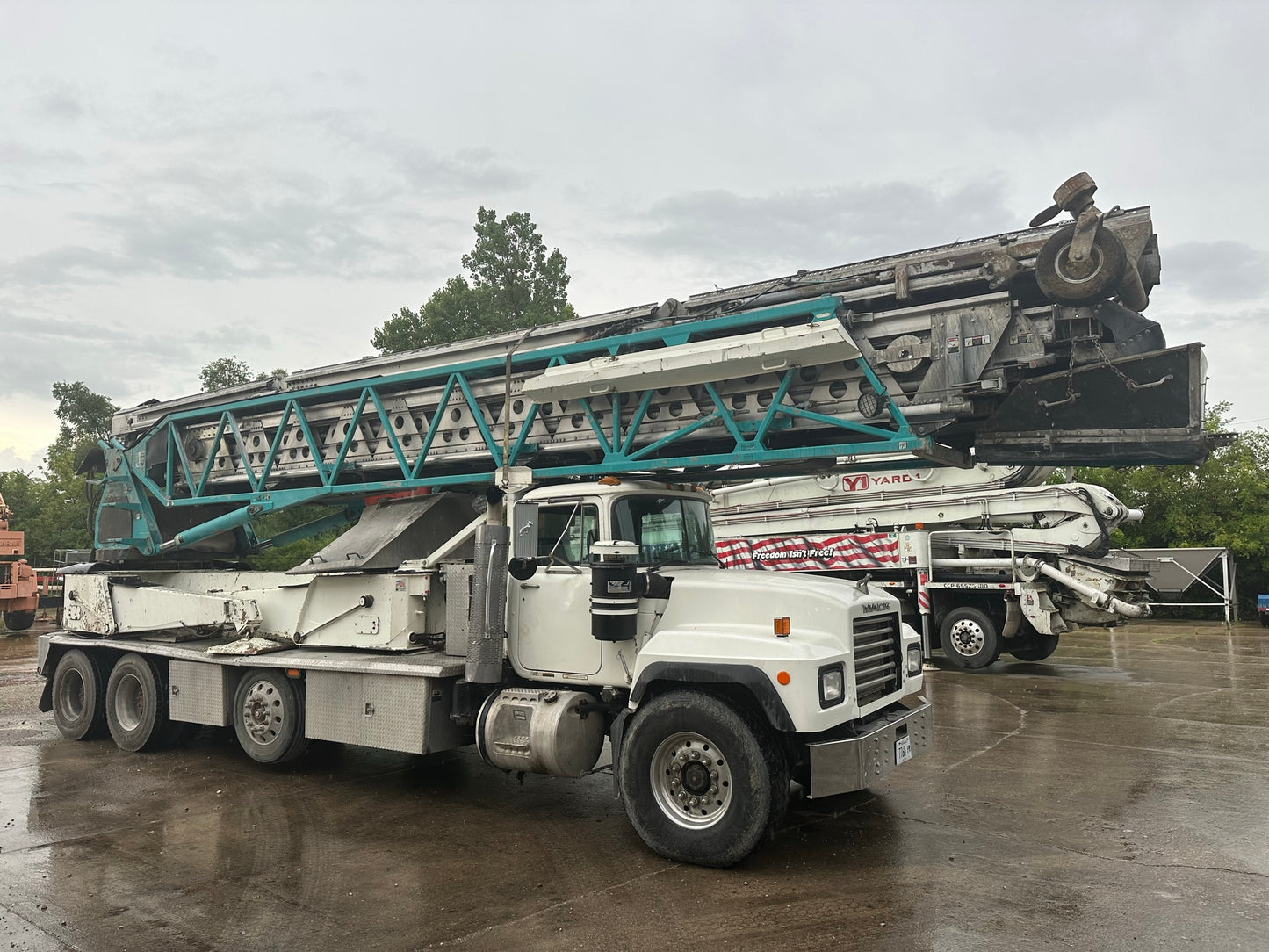 2004 Putzmeister TB-105 Telebelt Conveyor On 2003 Mack Truck