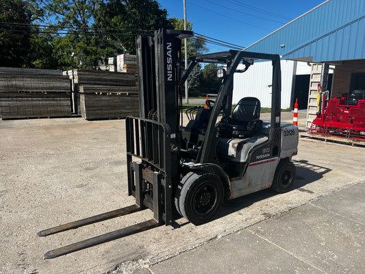 Nissan 6000lb Pneumatic Forklift with Side Shift