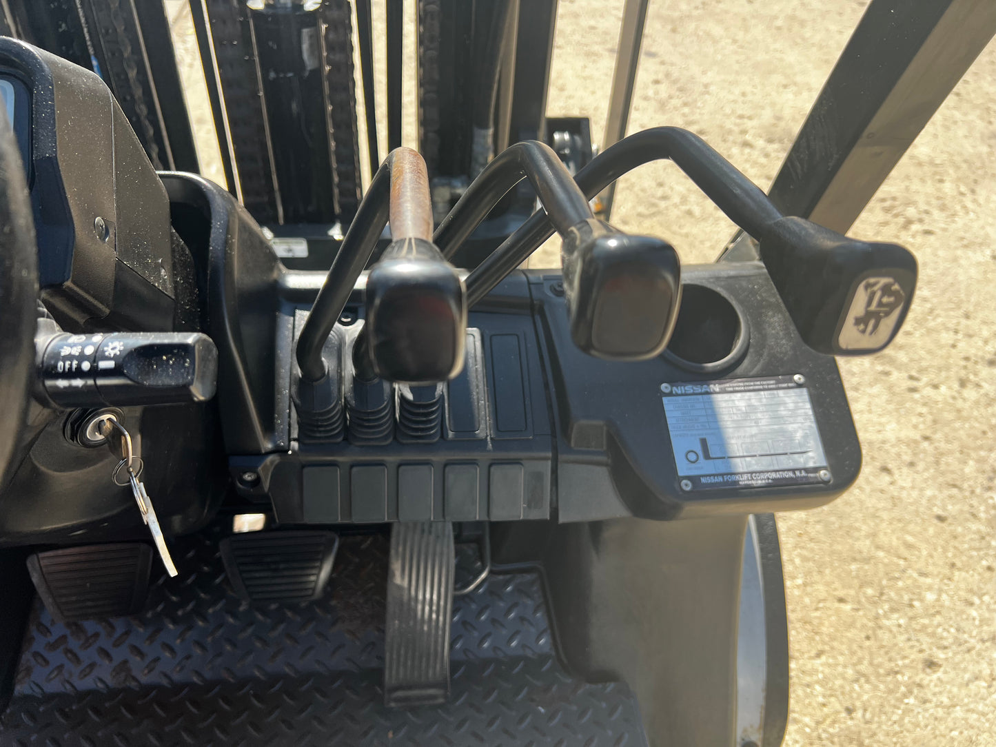 Nissan 6000lb Pneumatic Forklift with Side Shift