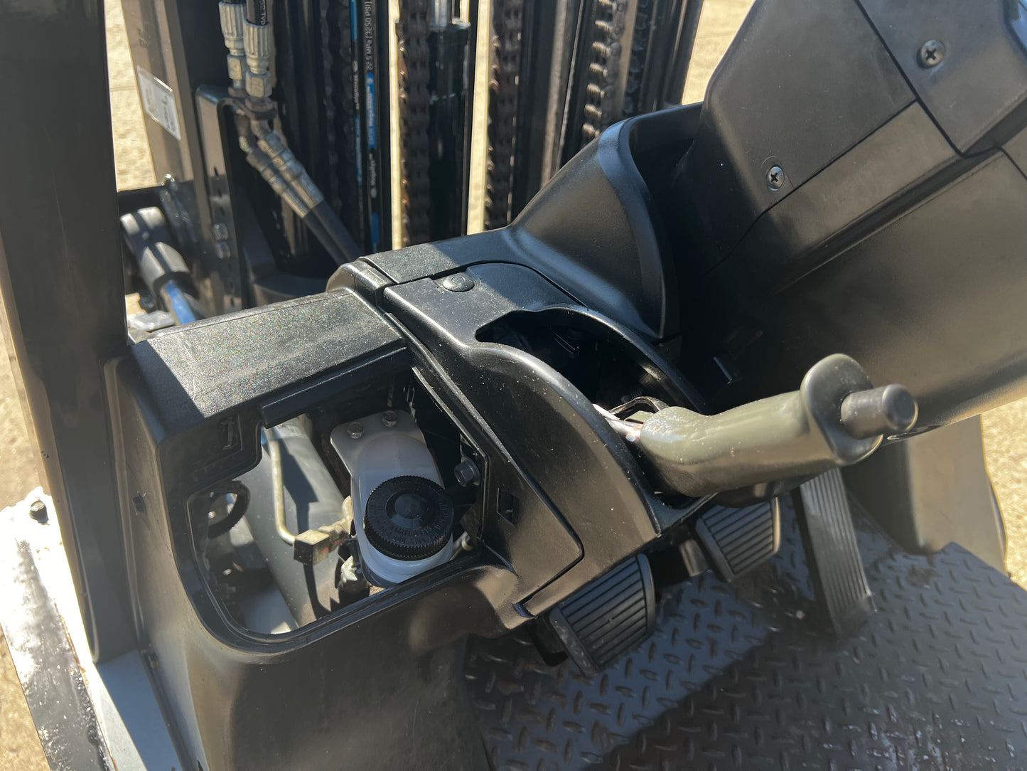 Nissan 6000lb Pneumatic Forklift with Side Shift
