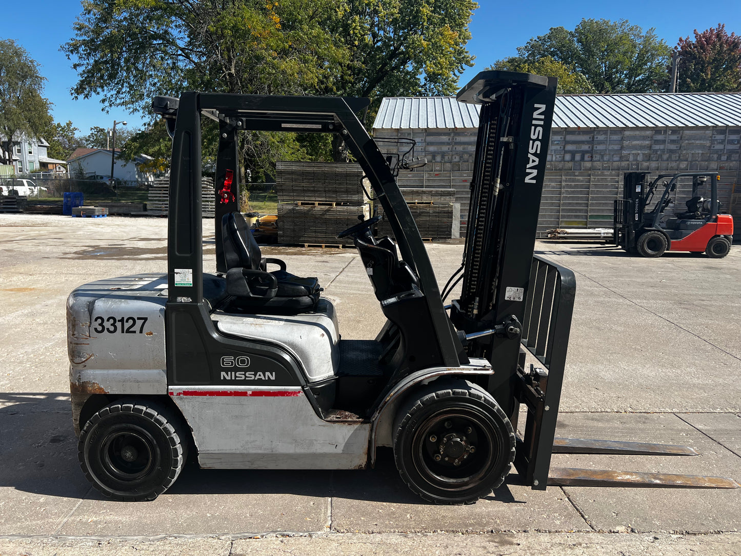 Nissan 6000lb Pneumatic Forklift with Side Shift