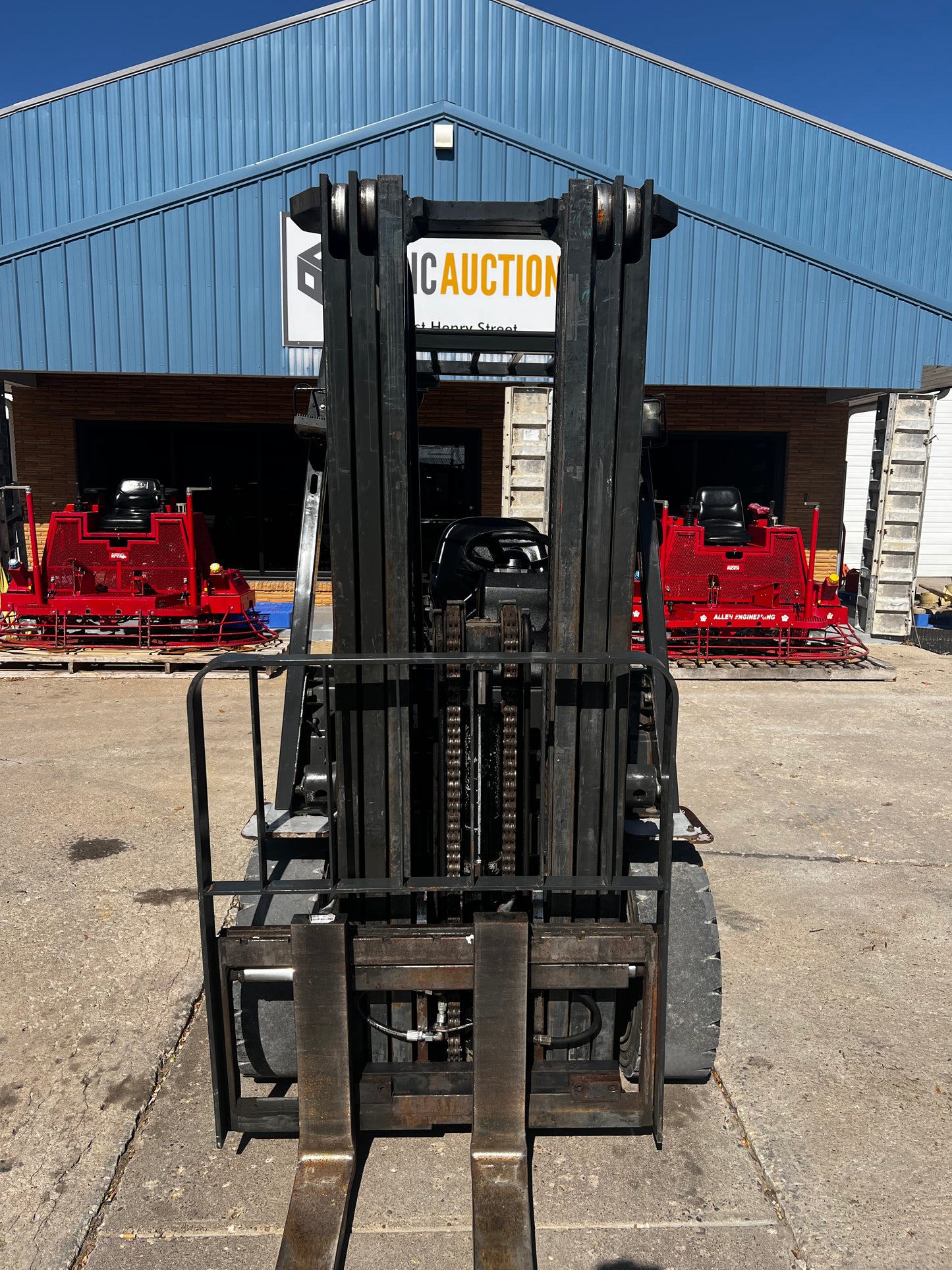Nissan 6000lb Pneumatic Forklift with Side Shift