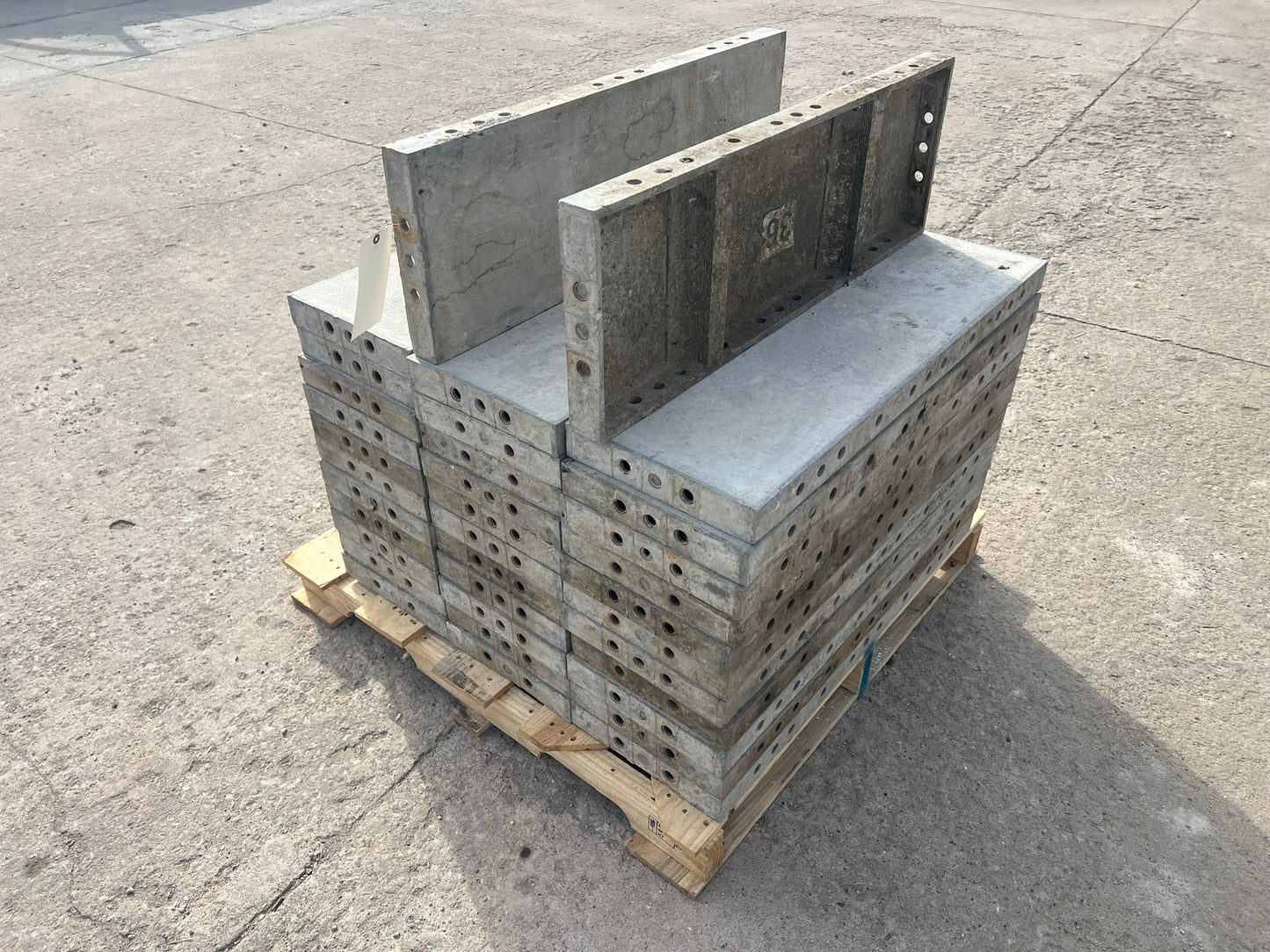 1' Cap Smooth Aluminum Concrete Forms