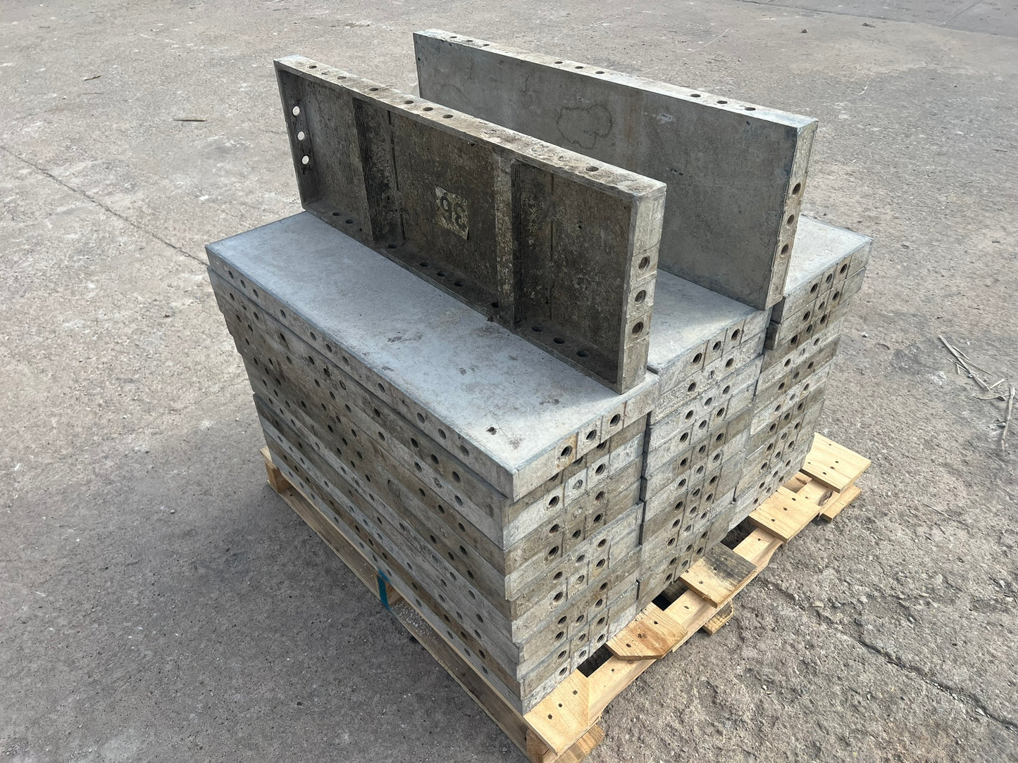 1' Cap Smooth Aluminum Concrete Forms
