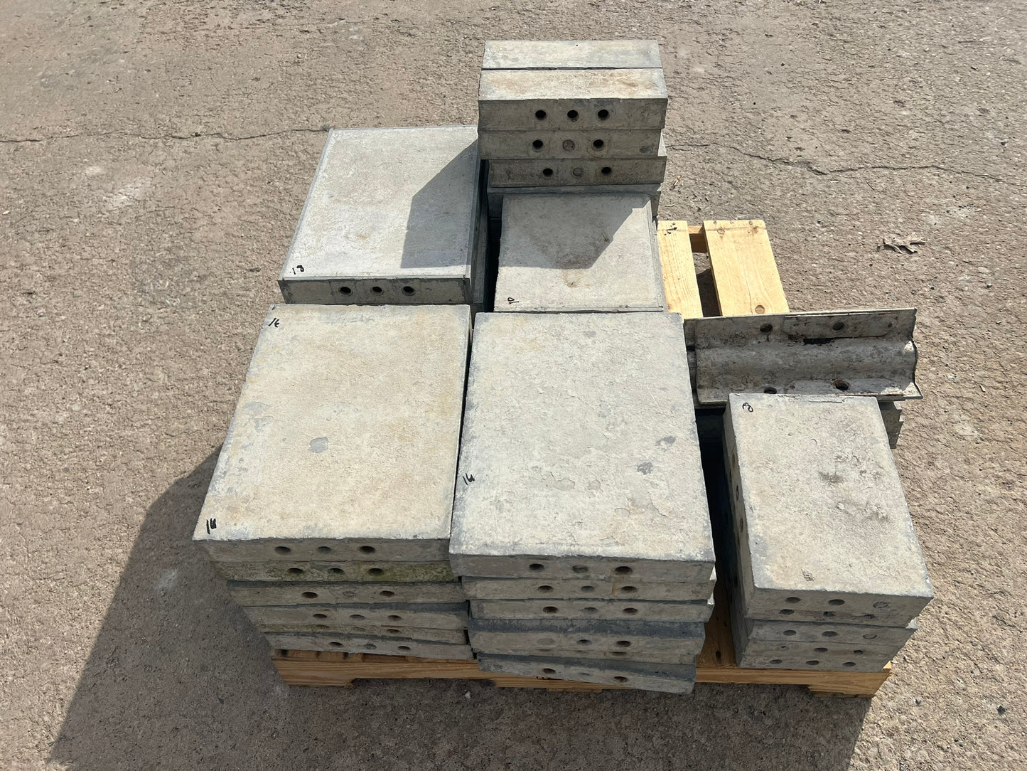 1' Cap Smooth Aluminum Concrete Forms