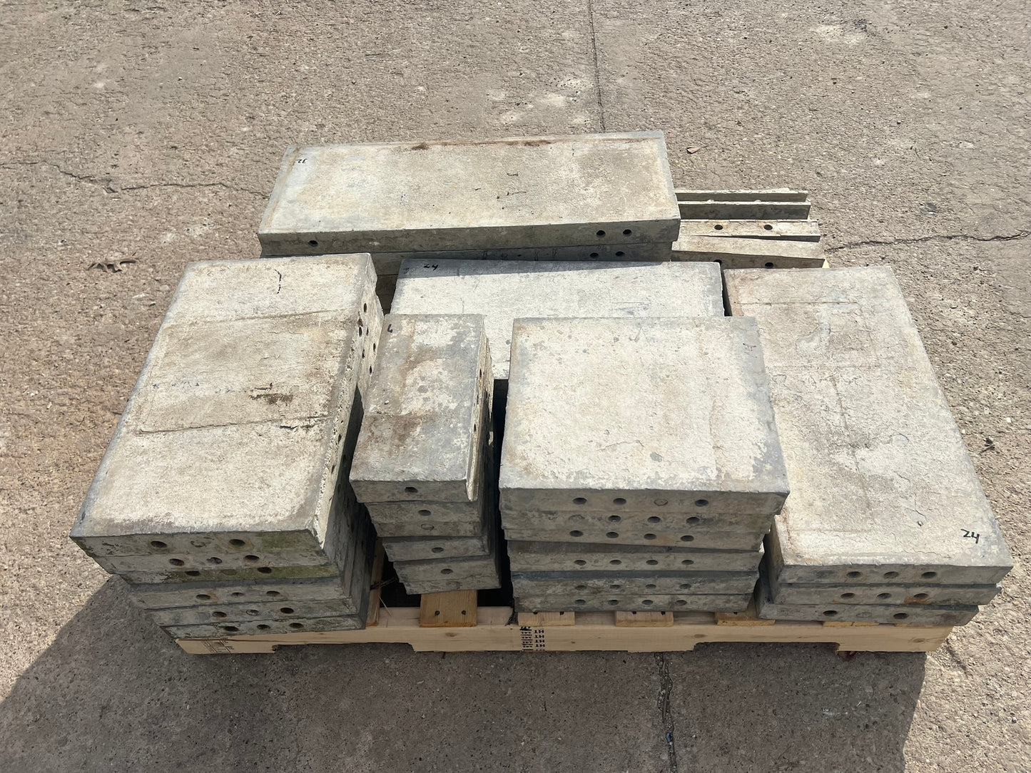 1' Cap Smooth Aluminum Concrete Forms