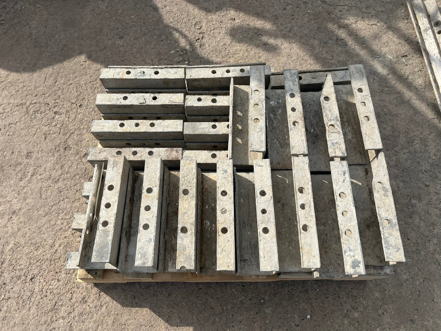 1' Cap Smooth Aluminum Concrete Forms