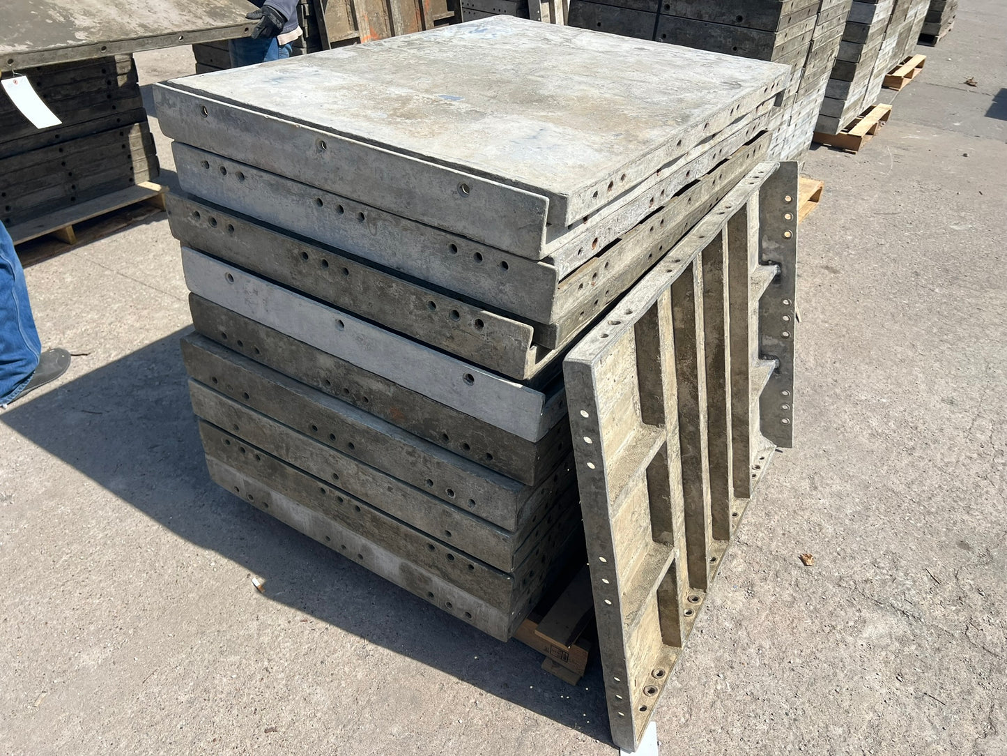 36" x 4' Wall-Ties aluminum concrete forms