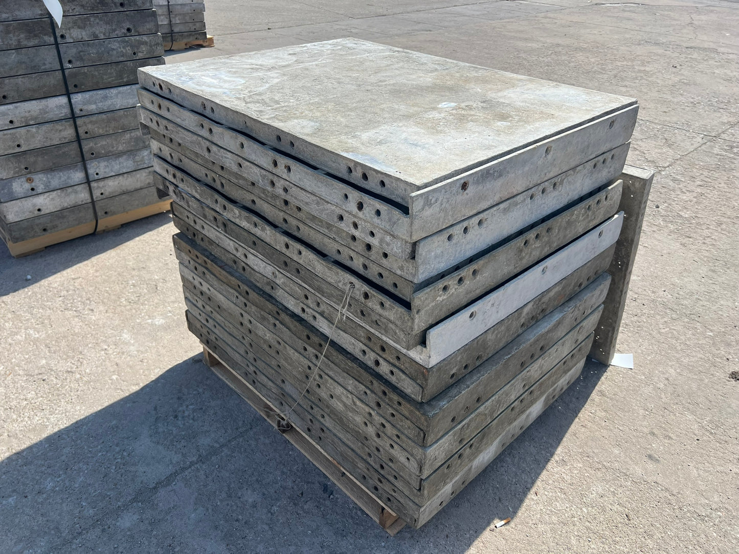 36" x 4' Wall-Ties aluminum concrete forms