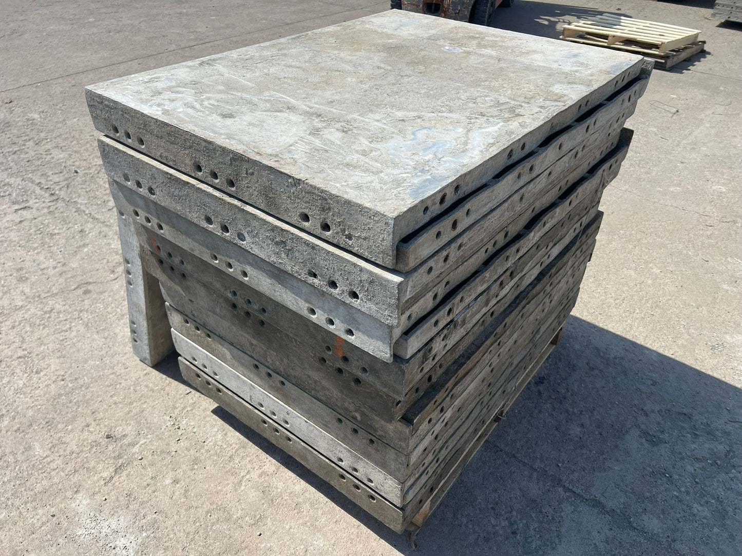 36" x 4' Wall-Ties aluminum concrete forms
