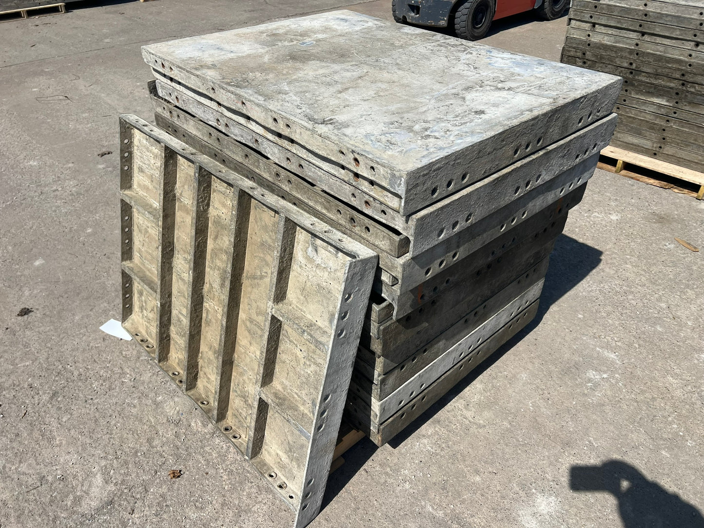 36" x 4' Wall-Ties aluminum concrete forms