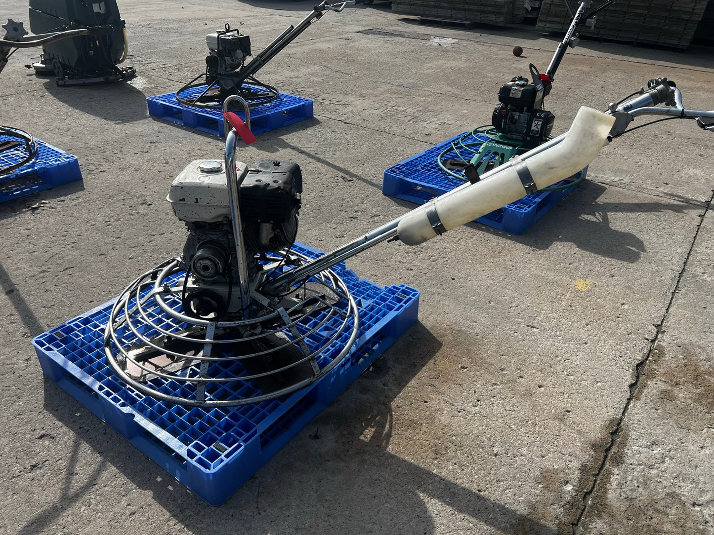 walk-behind concrete power trowel