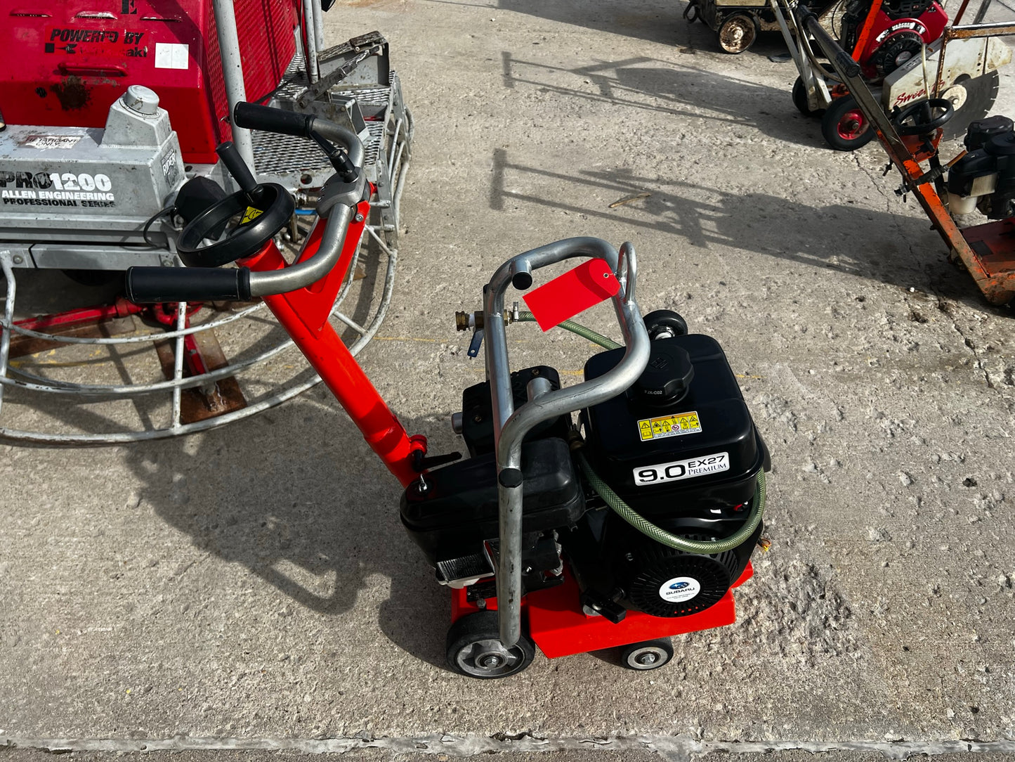 Concrete saw