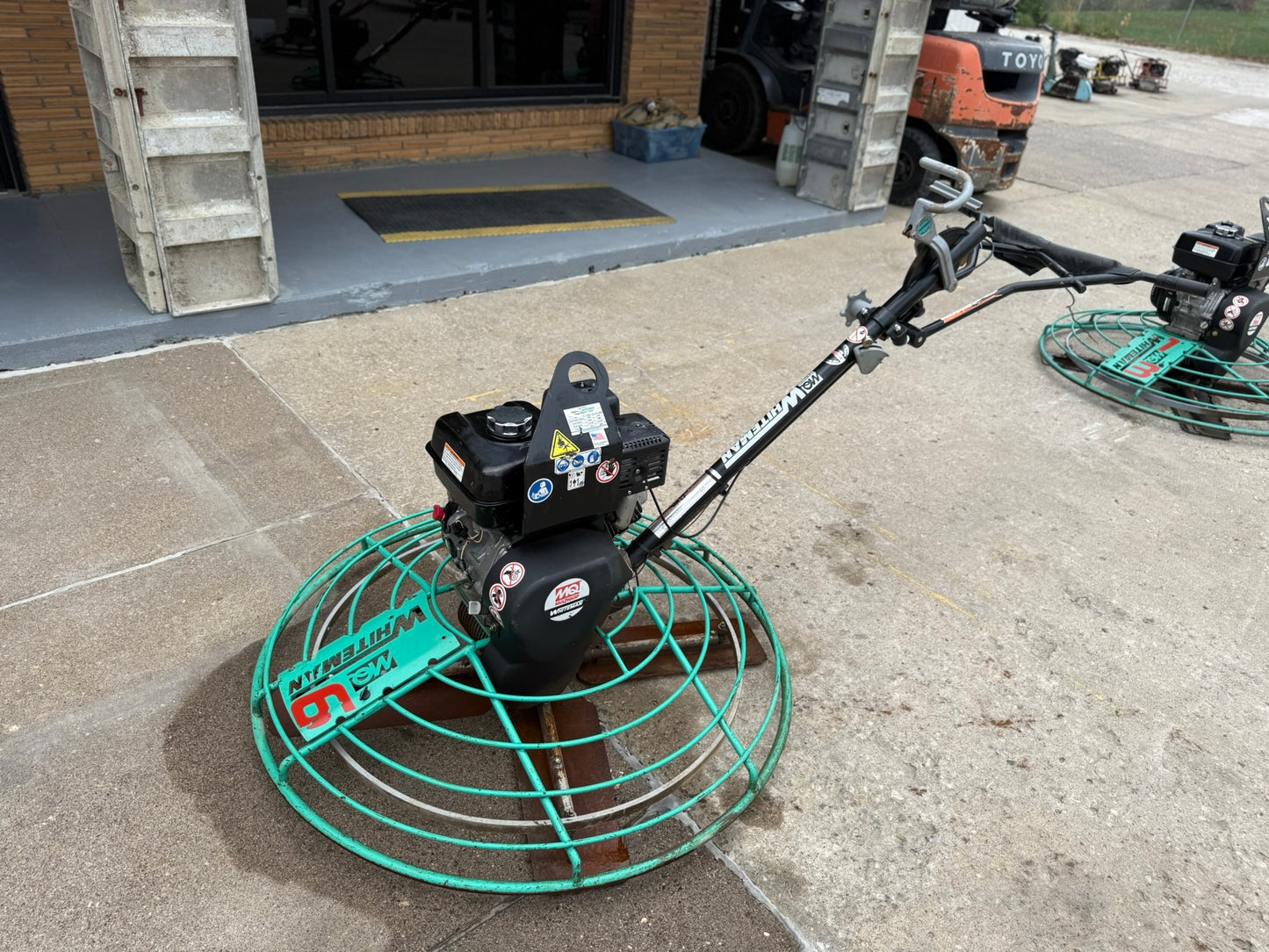 walk-behind concrete power trowel