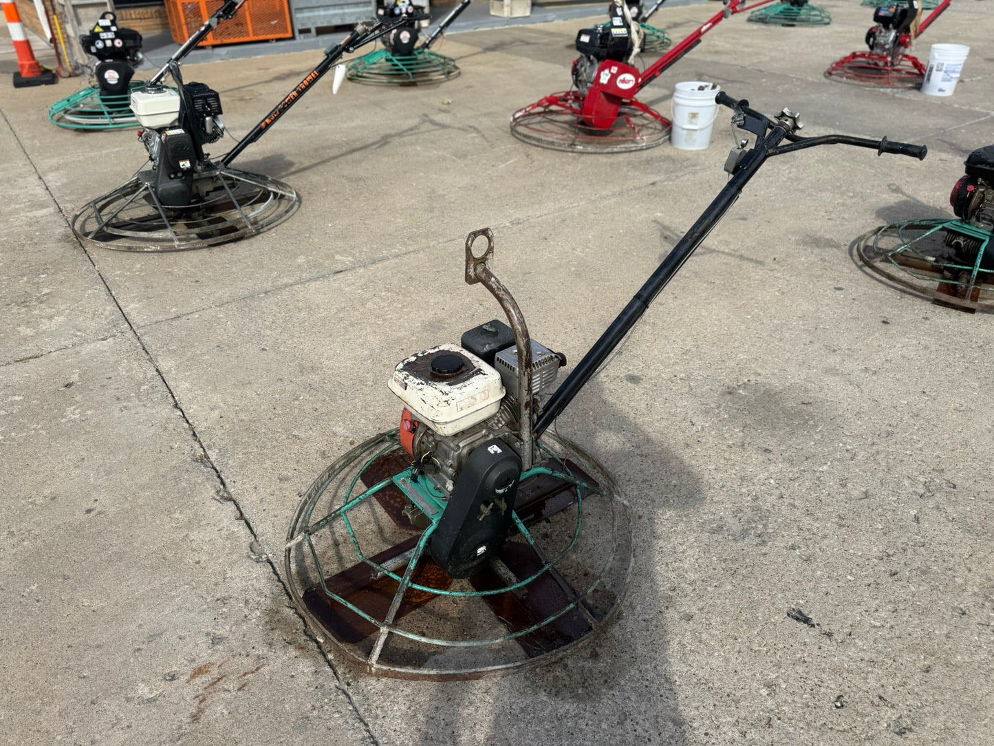 walk-behind concrete power trowel