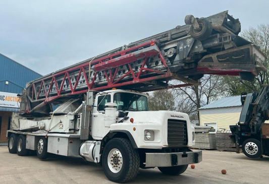 2005 Putzmeister TB 105-18 On 2005 Mack RB6882