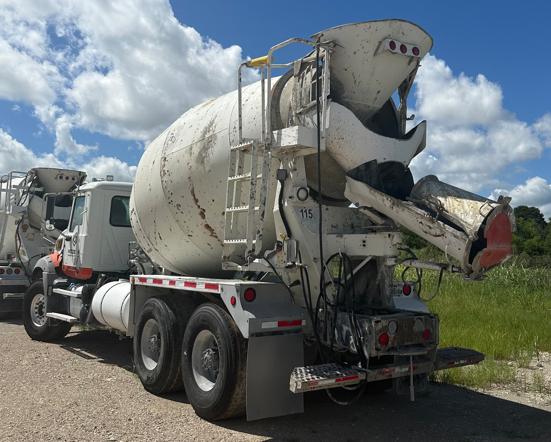 2015 Mack GU813 6X4 Concrete Mixer Truck