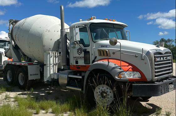 2015 Mack GU813 6X4 Concrete Mixer Truck