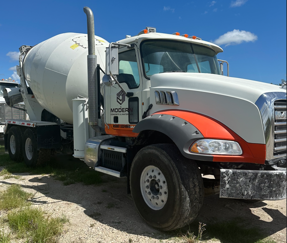 2016 Mack GU813 6X4 Concrete Mixer Truck