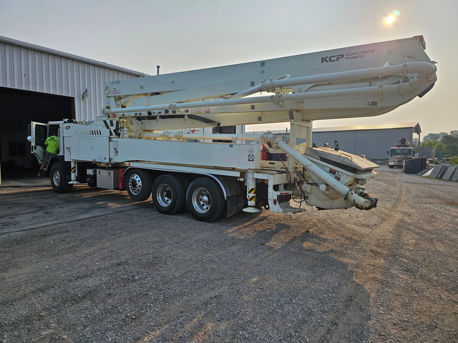 2022 KCP 40m on 2022 Mack TE104 Concrete Pump Truck