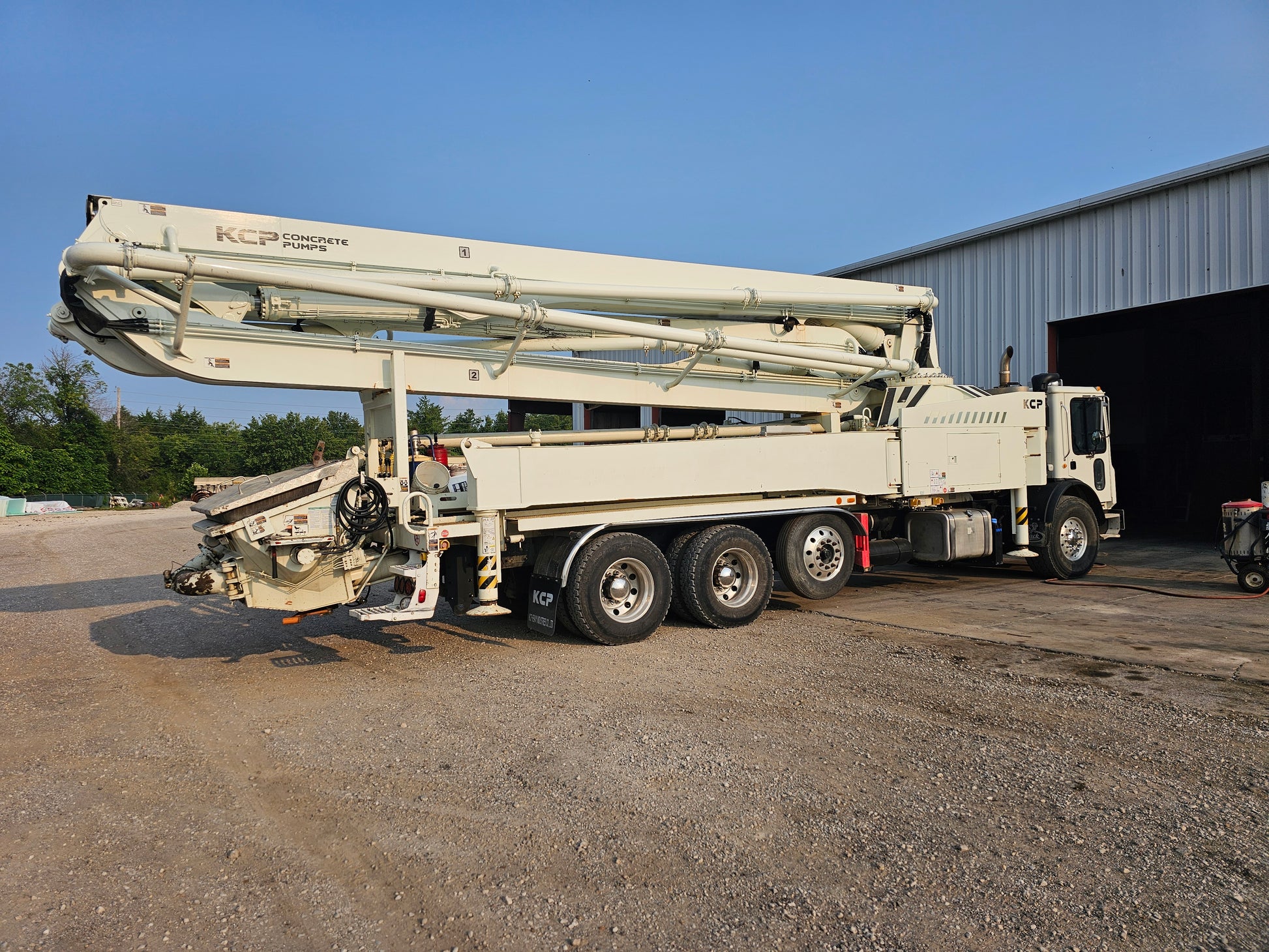 2022 KCP 40m on 2022 Mack TE104 Concrete Pump Truck