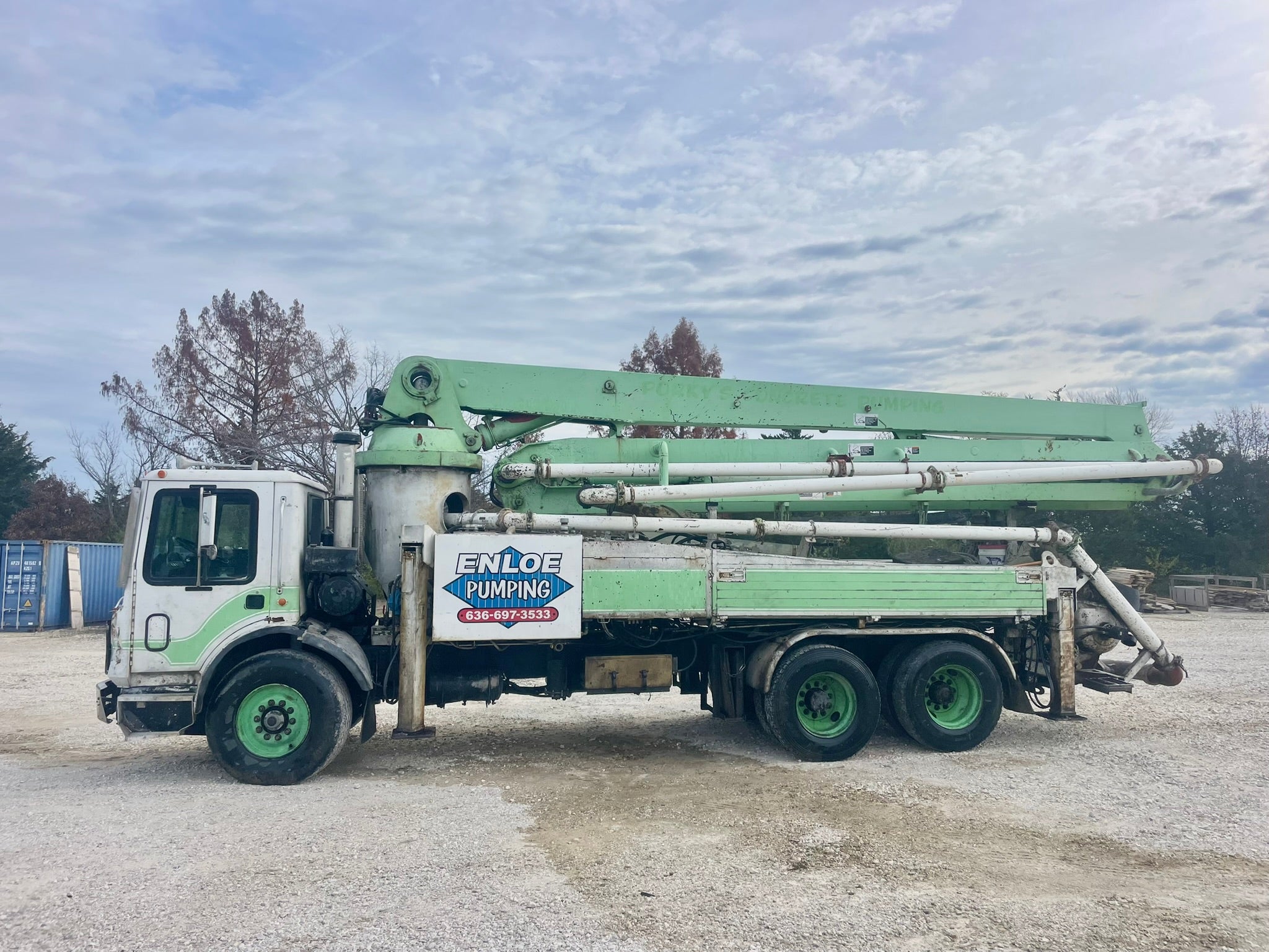 1995 Schwing 32XL Concrete Pump on 1995 Mack 6x4 Truck