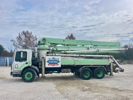 1995 Schwing 32XL Concrete Pump on 1995 Mack 6x4 Truck