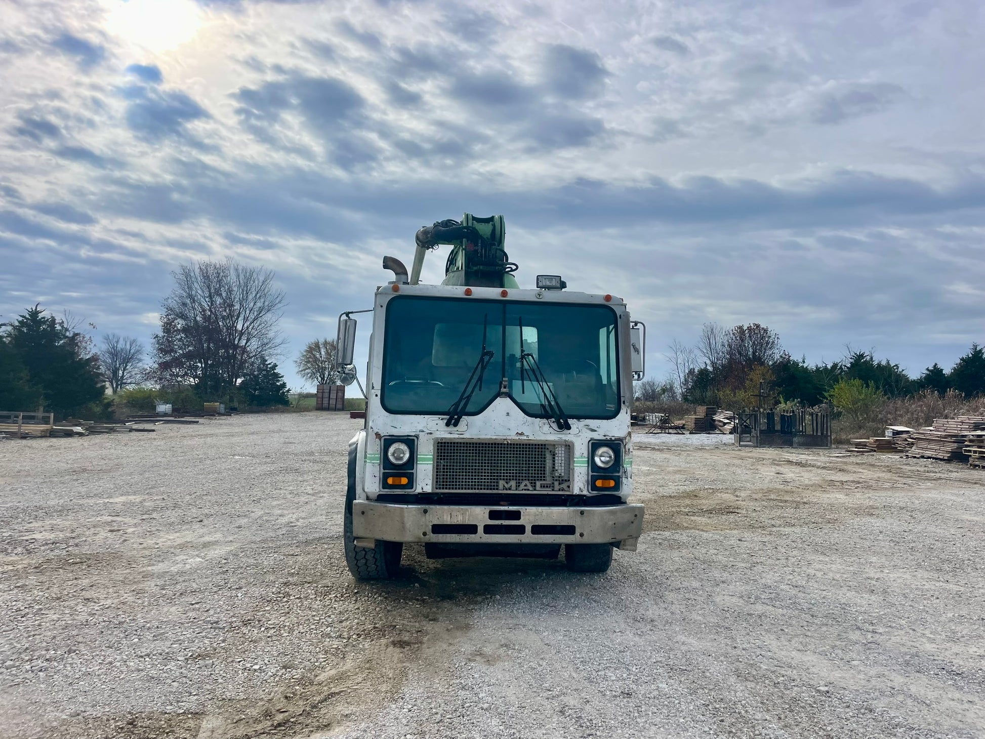 1995 Schwing 32XL Concrete Pump on 1995 Mack 6x4 Truck