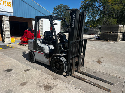 Nissan 6000lb Pneumatic Forklift with Side Shift