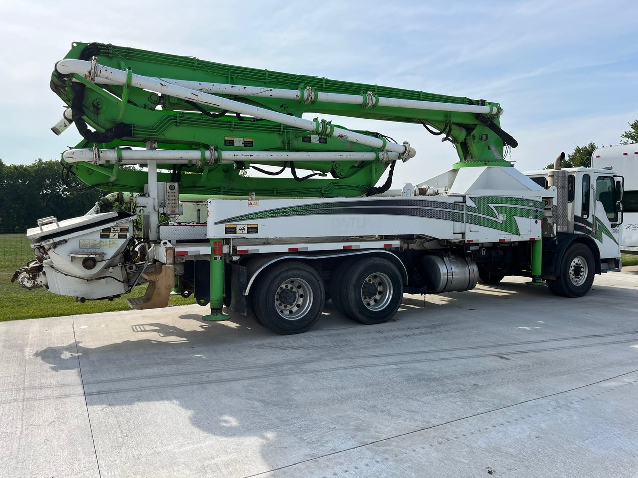 2008 KCP 32m on 2008 American LaFrance Concrete Pump Truck