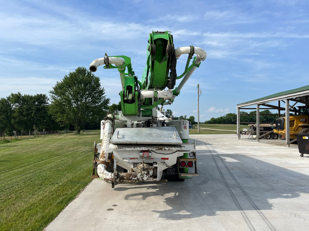 2008 KCP 32m on 2008 American LaFrance Concrete Pump Truck