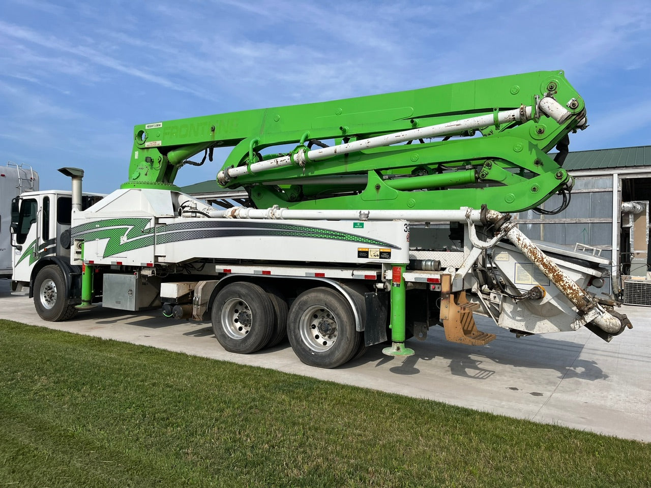 2008 KCP 32m on 2008 American LaFrance Concrete Pump Truck
