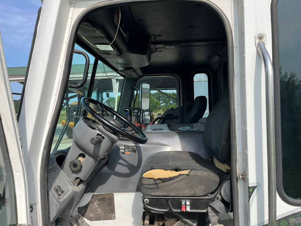 2008 KCP 32m on 2008 American LaFrance Concrete Pump Truck