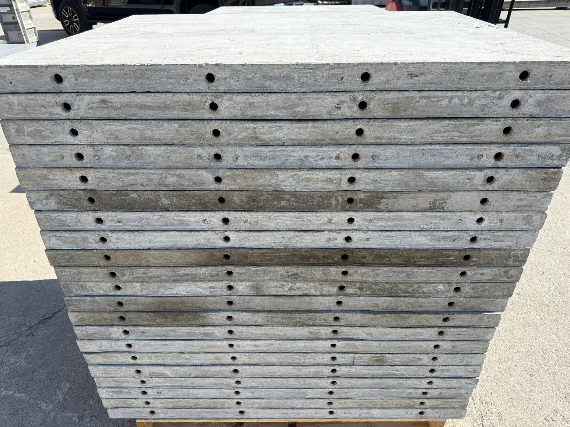 36" x 4' Smooth, Laydown Wall-Ties Aluminum Concrete Forms